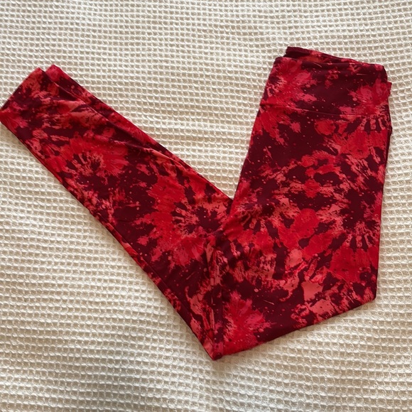 NWOT Lularoe OS red tye dye pattern leggings. - Picture 2 of 3
